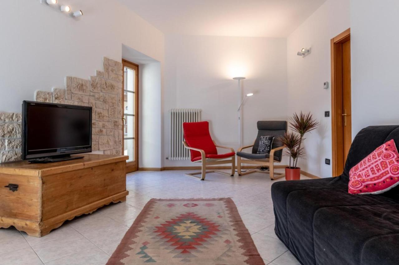Casa Al Castello, Calliano Ospitar Esterno foto